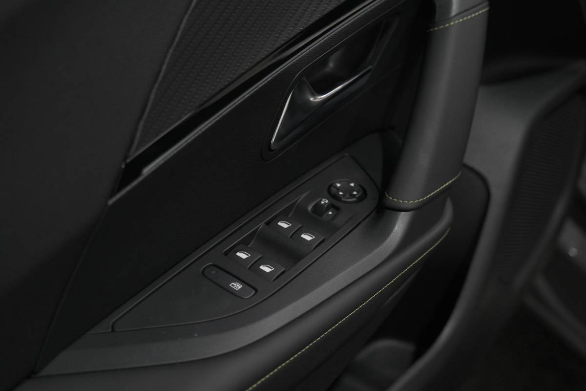 Peugeot 2008 Peugeot 2008 PureTech 130 EAT8 GT | 360 Camera | Stoelmassage | Adaptieve Cruise Control | Dodehoekdetectie