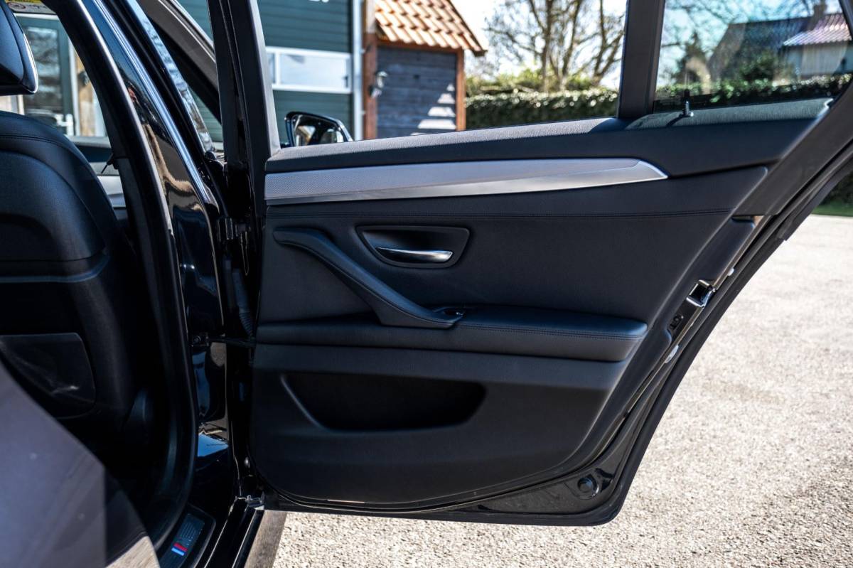 BMW 5 Serie BMW 5-serie Touring 535xd M-Sport Luxury Edion I Hud I Pano I Leder I Trekhaak I