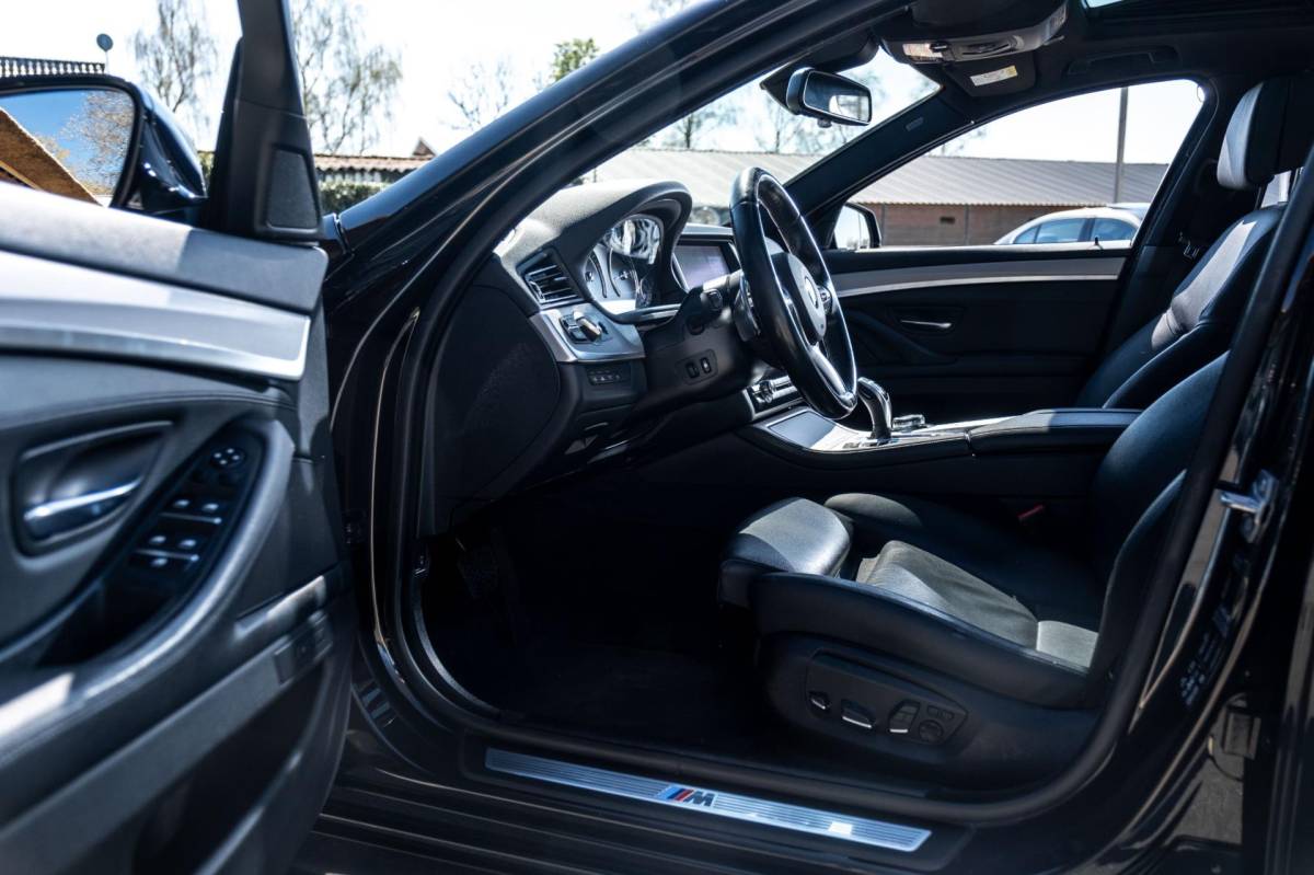 BMW 5 Serie BMW 5-serie Touring 535xd M-Sport Luxury Edion I Hud I Pano I Leder I Trekhaak I