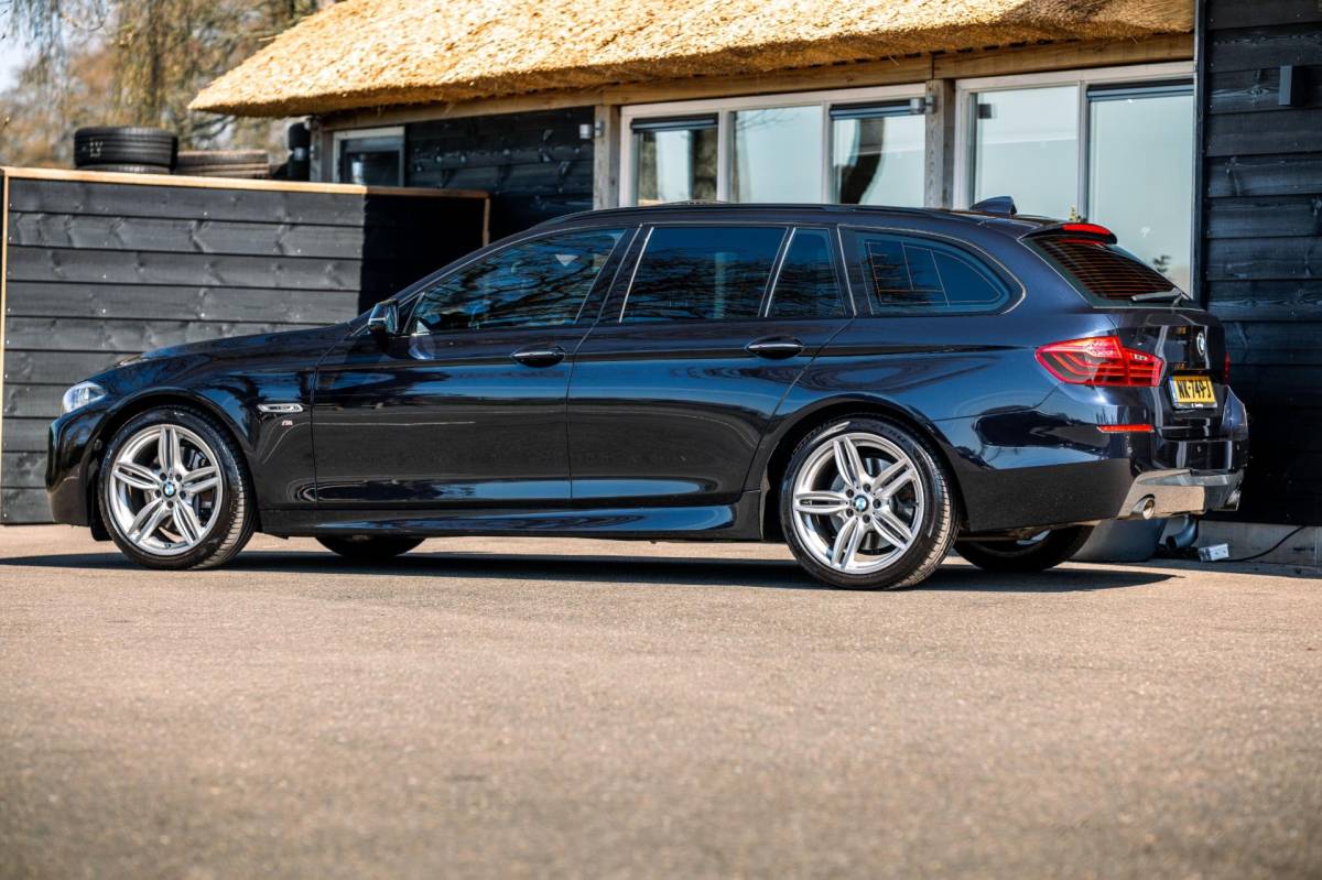 BMW 5 Serie BMW 5-serie Touring 535xd M-Sport Luxury Edion I Hud I Pano I Leder I Trekhaak I