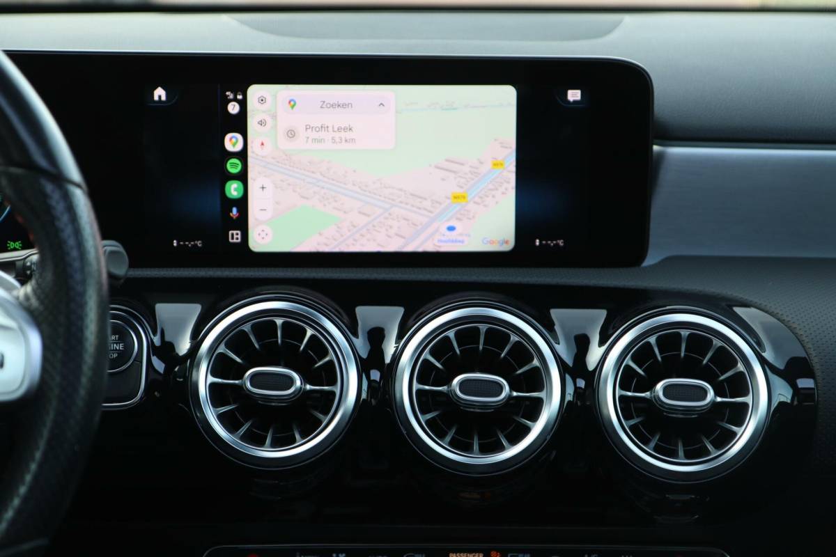 Mercedes-Benz A-Klasse Mercedes A-klasse 250 e 218PK AMG Limited A. Cruise|Carplay|Pano|Widescreen|E.trekhaak|Leder|Camera|Parelmoer wit|Sfeer verlichting|