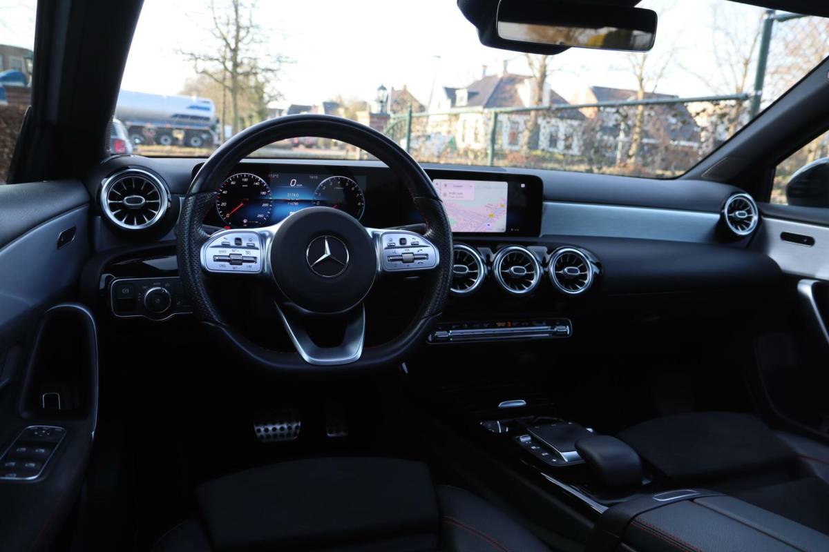 Mercedes-Benz A-Klasse Mercedes A-klasse 250 e 218PK AMG Limited A. Cruise|Carplay|Pano|Widescreen|E.trekhaak|Leder|Camera|Parelmoer wit|Sfeer verlichting|