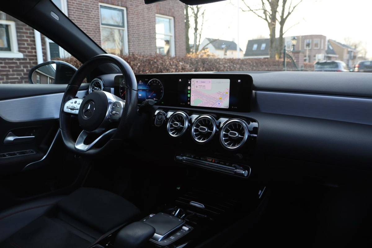 Mercedes-Benz A-Klasse Mercedes A-klasse 250 e 218PK AMG Limited A. Cruise|Carplay|Pano|Widescreen|E.trekhaak|Leder|Camera|Parelmoer wit|Sfeer verlichting|