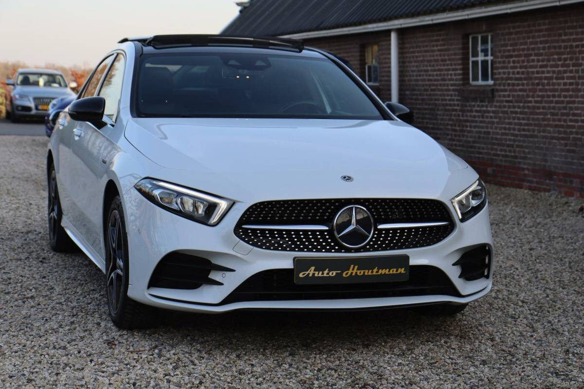 Mercedes-Benz A-Klasse Mercedes A-klasse 250 e 218PK AMG Limited A. Cruise|Carplay|Pano|Widescreen|E.trekhaak|Leder|Camera|Parelmoer wit|Sfeer verlichting|
