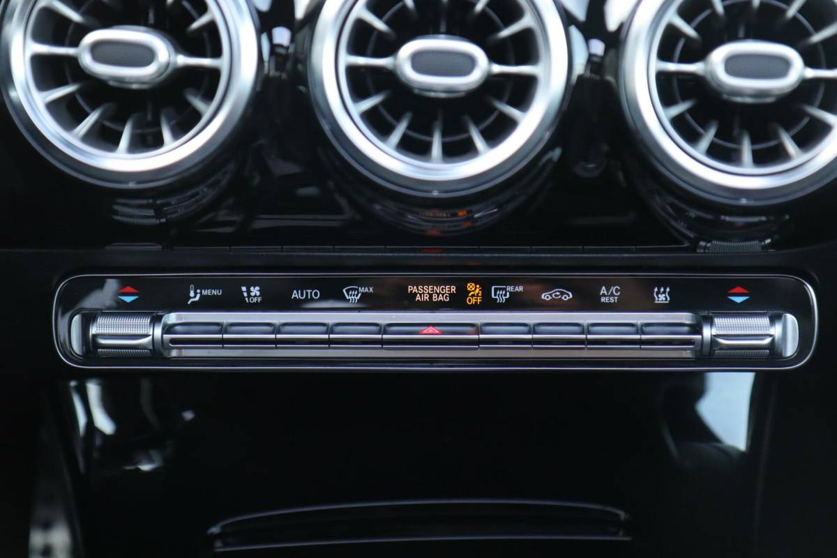 Mercedes-Benz A-Klasse Mercedes A-klasse 250 e 218PK AMG Limited A. Cruise|Carplay|Pano|Widescreen|E.trekhaak|Leder|Camera|Parelmoer wit|Sfeer verlichting|
