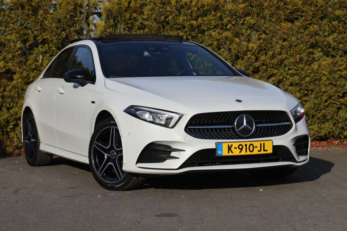 Mercedes-Benz A-Klasse Mercedes A-klasse 250 e 218PK AMG Limited A. Cruise|Carplay|Pano|Widescreen|E.trekhaak|Leder|Camera|Parelmoer wit|Sfeer verlichting|