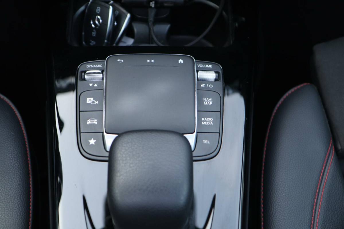 Mercedes-Benz A-Klasse Mercedes A-klasse 250 e 218PK AMG Limited A. Cruise|Carplay|Pano|Widescreen|E.trekhaak|Leder|Camera|Parelmoer wit|Sfeer verlichting|