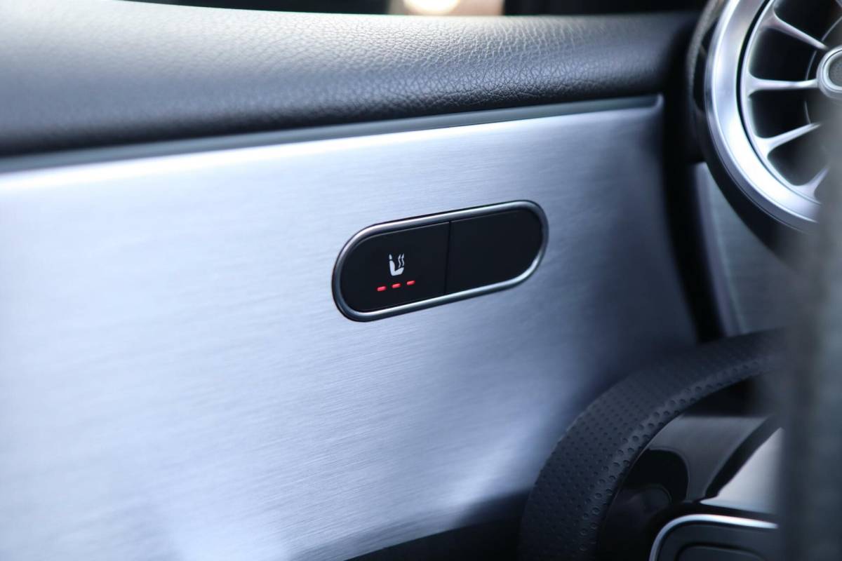 Mercedes-Benz A-Klasse Mercedes A-klasse 250 e 218PK AMG Limited A. Cruise|Carplay|Pano|Widescreen|E.trekhaak|Leder|Camera|Parelmoer wit|Sfeer verlichting|