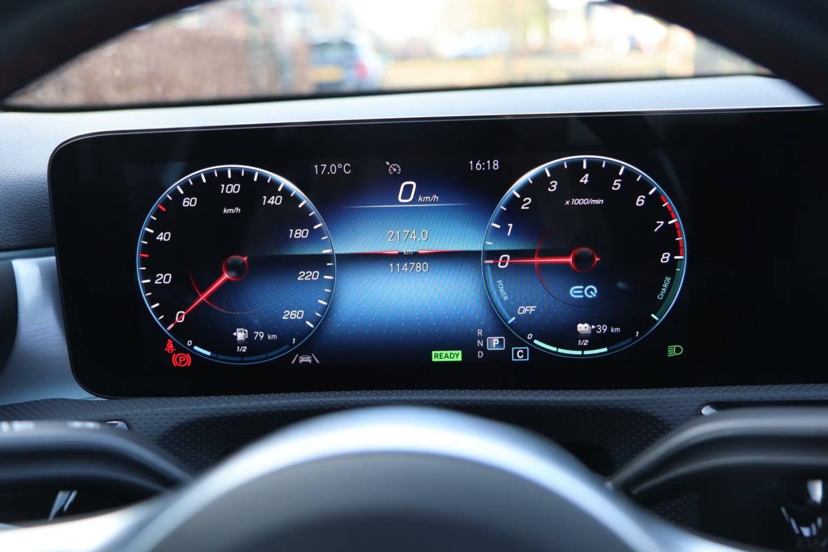 Mercedes-Benz A-Klasse Mercedes A-klasse 250 e 218PK AMG Limited A. Cruise|Carplay|Pano|Widescreen|E.trekhaak|Leder|Camera|Parelmoer wit|Sfeer verlichting|