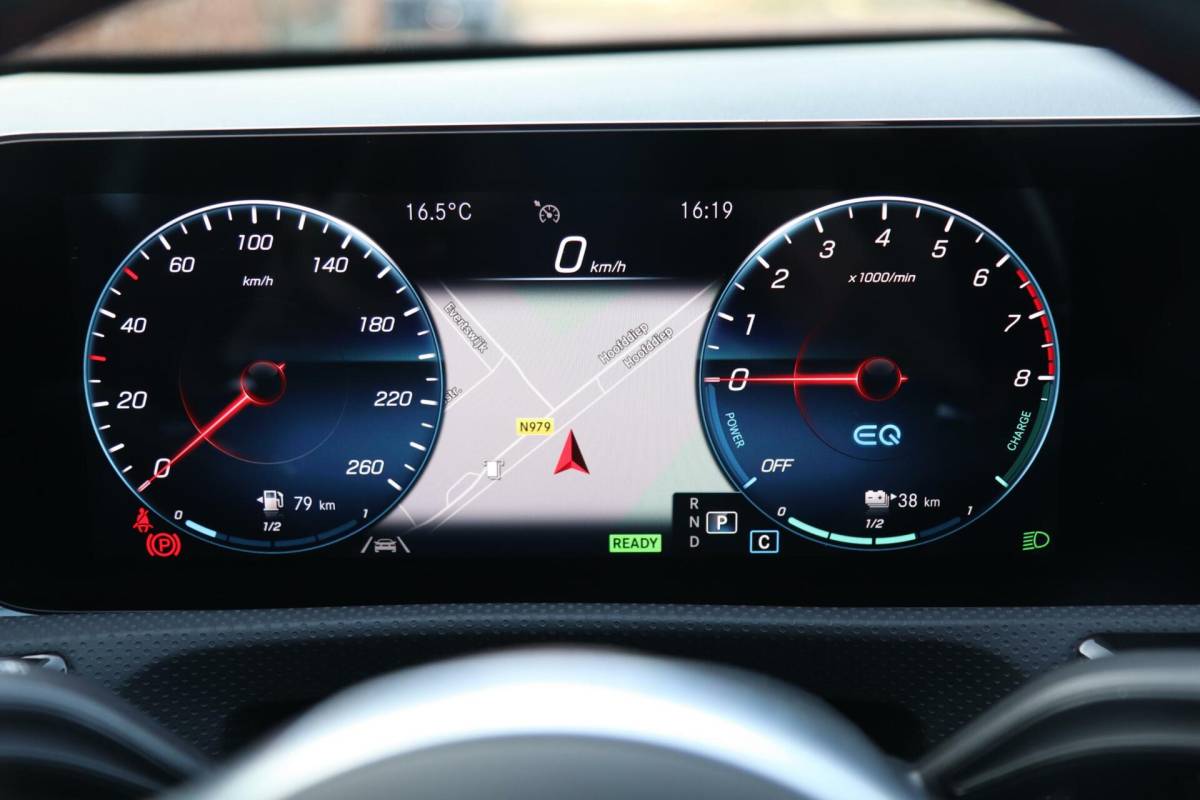 Mercedes-Benz A-Klasse Mercedes A-klasse 250 e 218PK AMG Limited A. Cruise|Carplay|Pano|Widescreen|E.trekhaak|Leder|Camera|Parelmoer wit|Sfeer verlichting|
