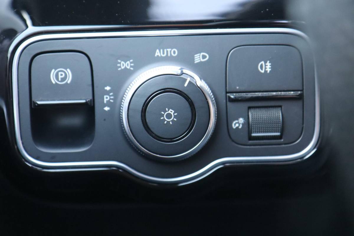 Mercedes-Benz A-Klasse Mercedes A-klasse 250 e 218PK AMG Limited A. Cruise|Carplay|Pano|Widescreen|E.trekhaak|Leder|Camera|Parelmoer wit|Sfeer verlichting|