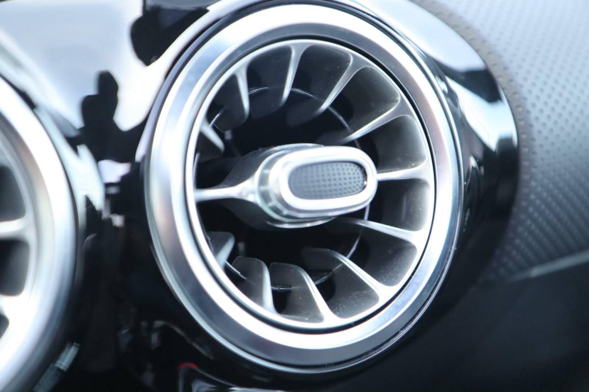 Mercedes-Benz A-Klasse Mercedes A-klasse 250 e 218PK AMG Limited A. Cruise|Carplay|Pano|Widescreen|E.trekhaak|Leder|Camera|Parelmoer wit|Sfeer verlichting|