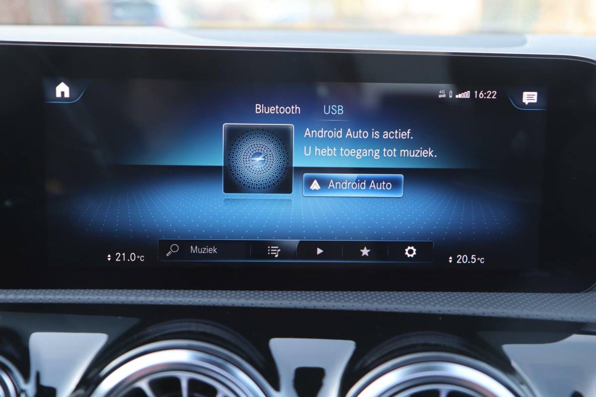 Mercedes-Benz A-Klasse Mercedes A-klasse 250 e 218PK AMG Limited A. Cruise|Carplay|Pano|Widescreen|E.trekhaak|Leder|Camera|Parelmoer wit|Sfeer verlichting|