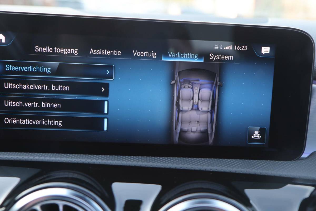 Mercedes-Benz A-Klasse Mercedes A-klasse 250 e 218PK AMG Limited A. Cruise|Carplay|Pano|Widescreen|E.trekhaak|Leder|Camera|Parelmoer wit|Sfeer verlichting|
