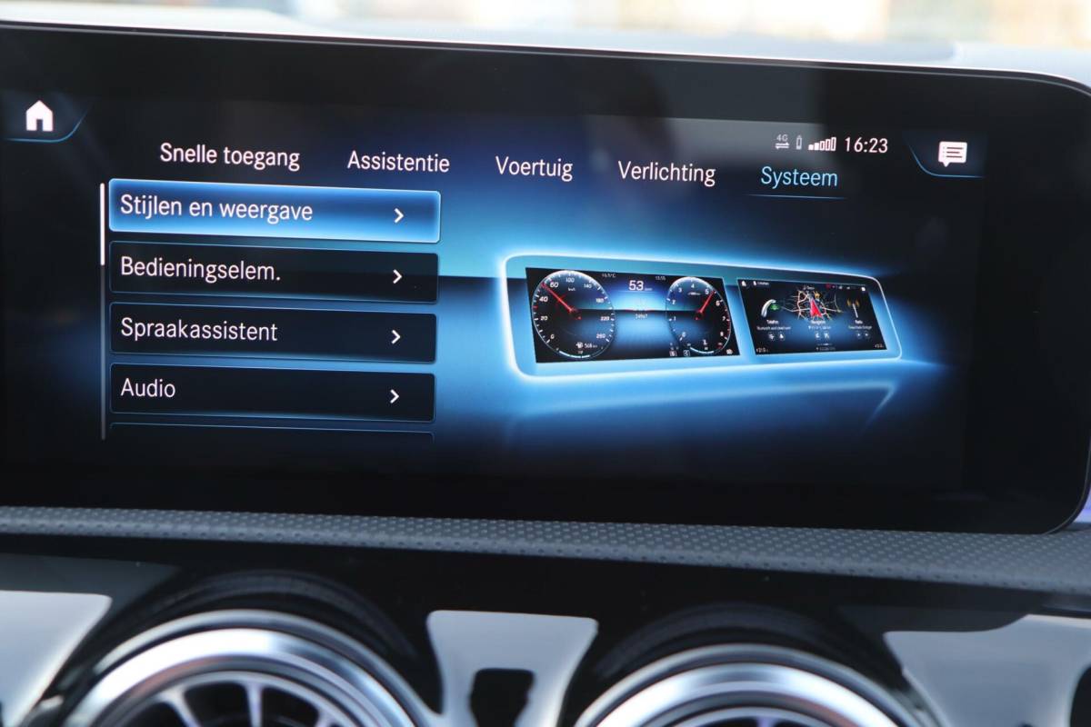 Mercedes-Benz A-Klasse Mercedes A-klasse 250 e 218PK AMG Limited A. Cruise|Carplay|Pano|Widescreen|E.trekhaak|Leder|Camera|Parelmoer wit|Sfeer verlichting|