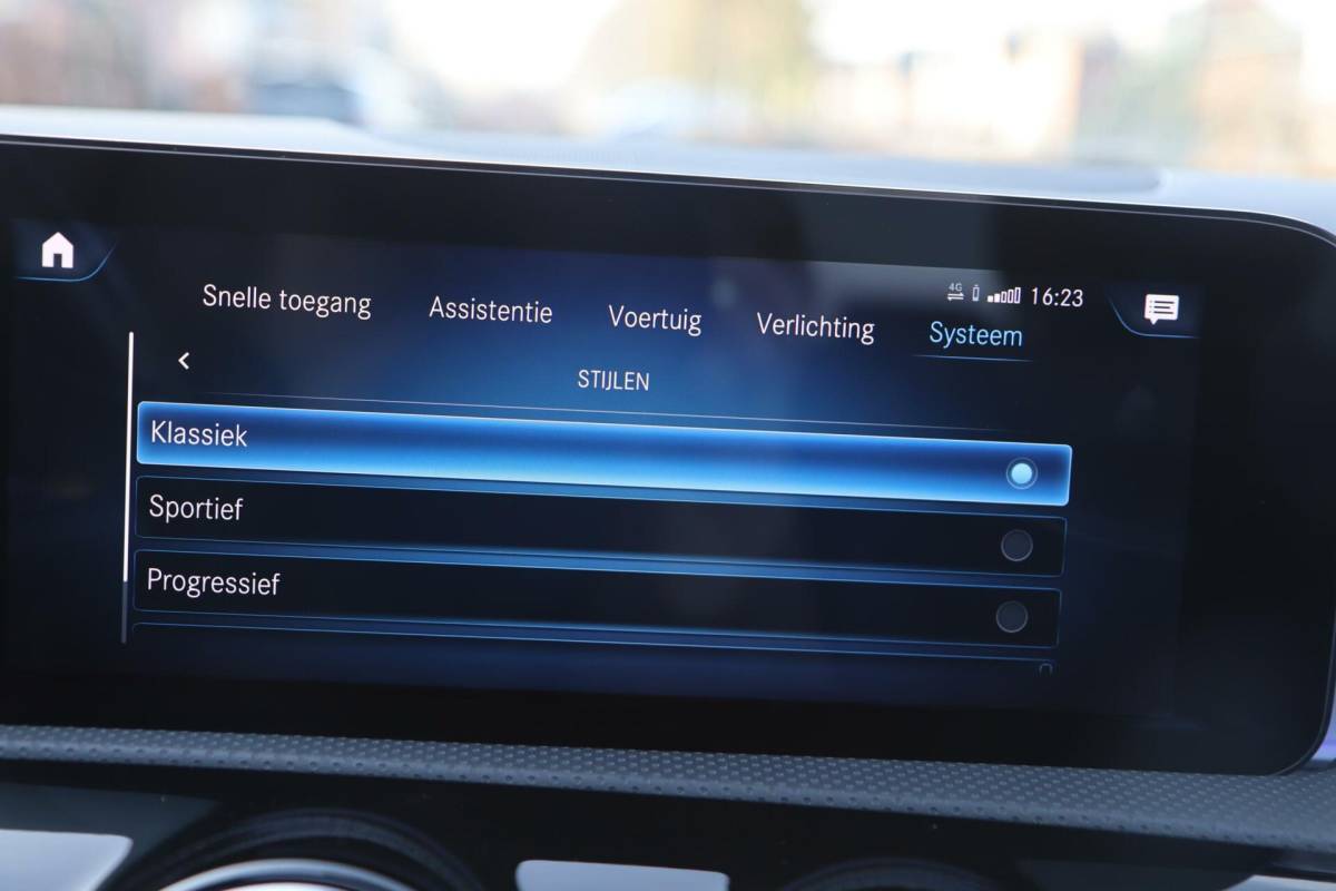 Mercedes-Benz A-Klasse Mercedes A-klasse 250 e 218PK AMG Limited A. Cruise|Carplay|Pano|Widescreen|E.trekhaak|Leder|Camera|Parelmoer wit|Sfeer verlichting|
