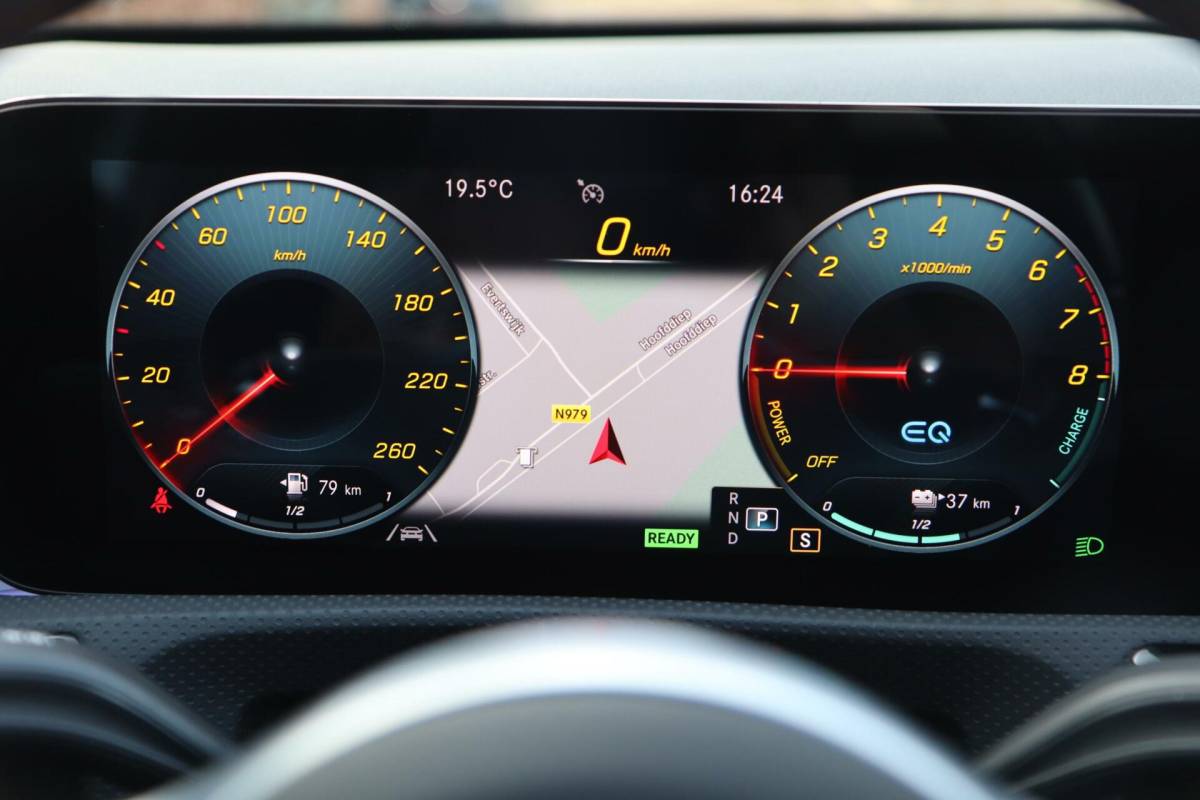 Mercedes-Benz A-Klasse Mercedes A-klasse 250 e 218PK AMG Limited A. Cruise|Carplay|Pano|Widescreen|E.trekhaak|Leder|Camera|Parelmoer wit|Sfeer verlichting|