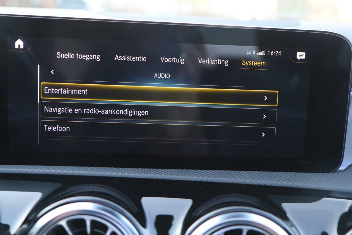 Mercedes-Benz A-Klasse Mercedes A-klasse 250 e 218PK AMG Limited A. Cruise|Carplay|Pano|Widescreen|E.trekhaak|Leder|Camera|Parelmoer wit|Sfeer verlichting|
