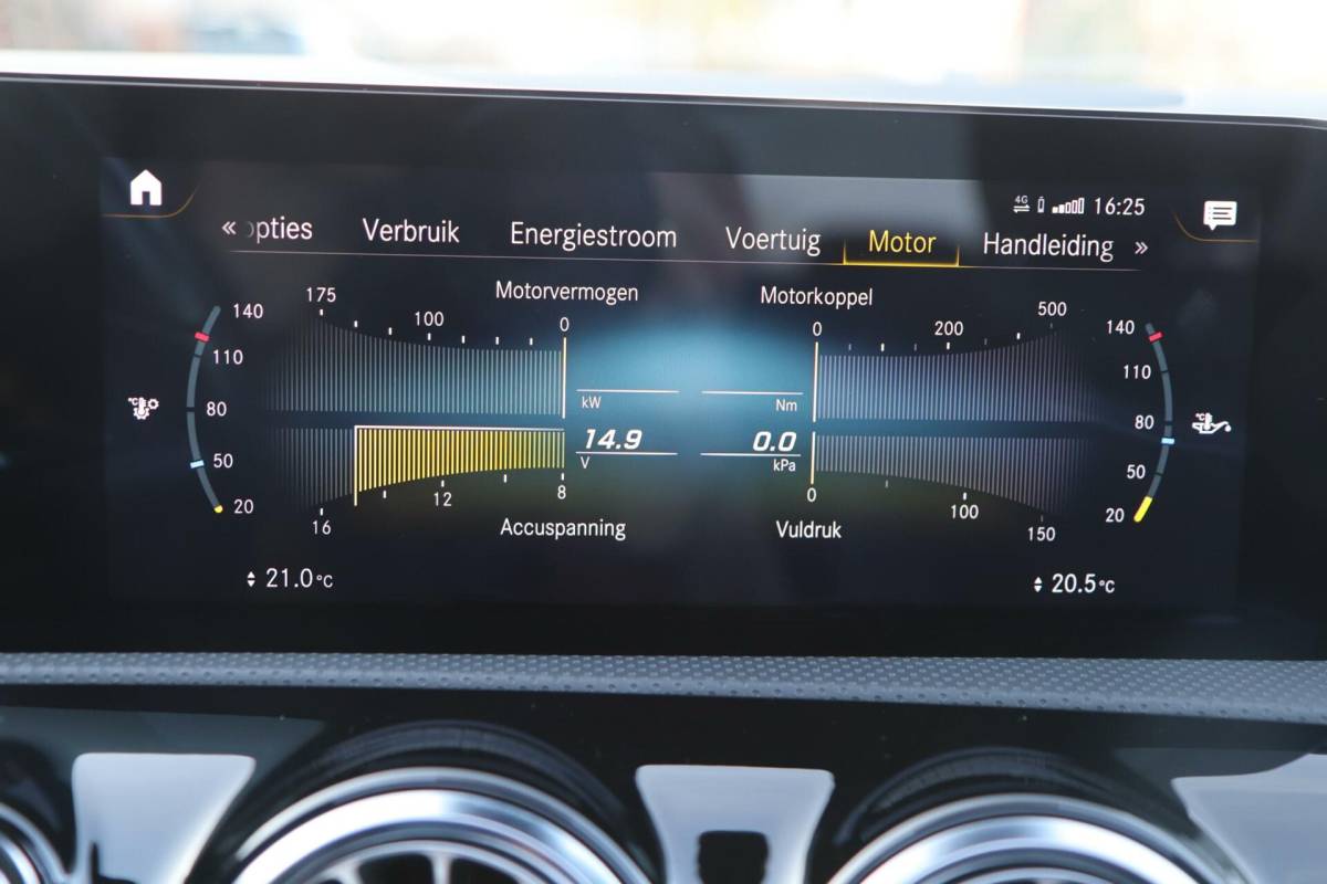 Mercedes-Benz A-Klasse Mercedes A-klasse 250 e 218PK AMG Limited A. Cruise|Carplay|Pano|Widescreen|E.trekhaak|Leder|Camera|Parelmoer wit|Sfeer verlichting|