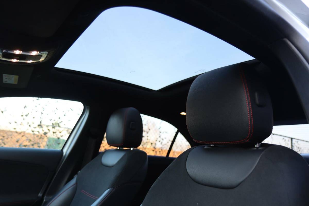 Mercedes-Benz A-Klasse Mercedes A-klasse 250 e 218PK AMG Limited A. Cruise|Carplay|Pano|Widescreen|E.trekhaak|Leder|Camera|Parelmoer wit|Sfeer verlichting|