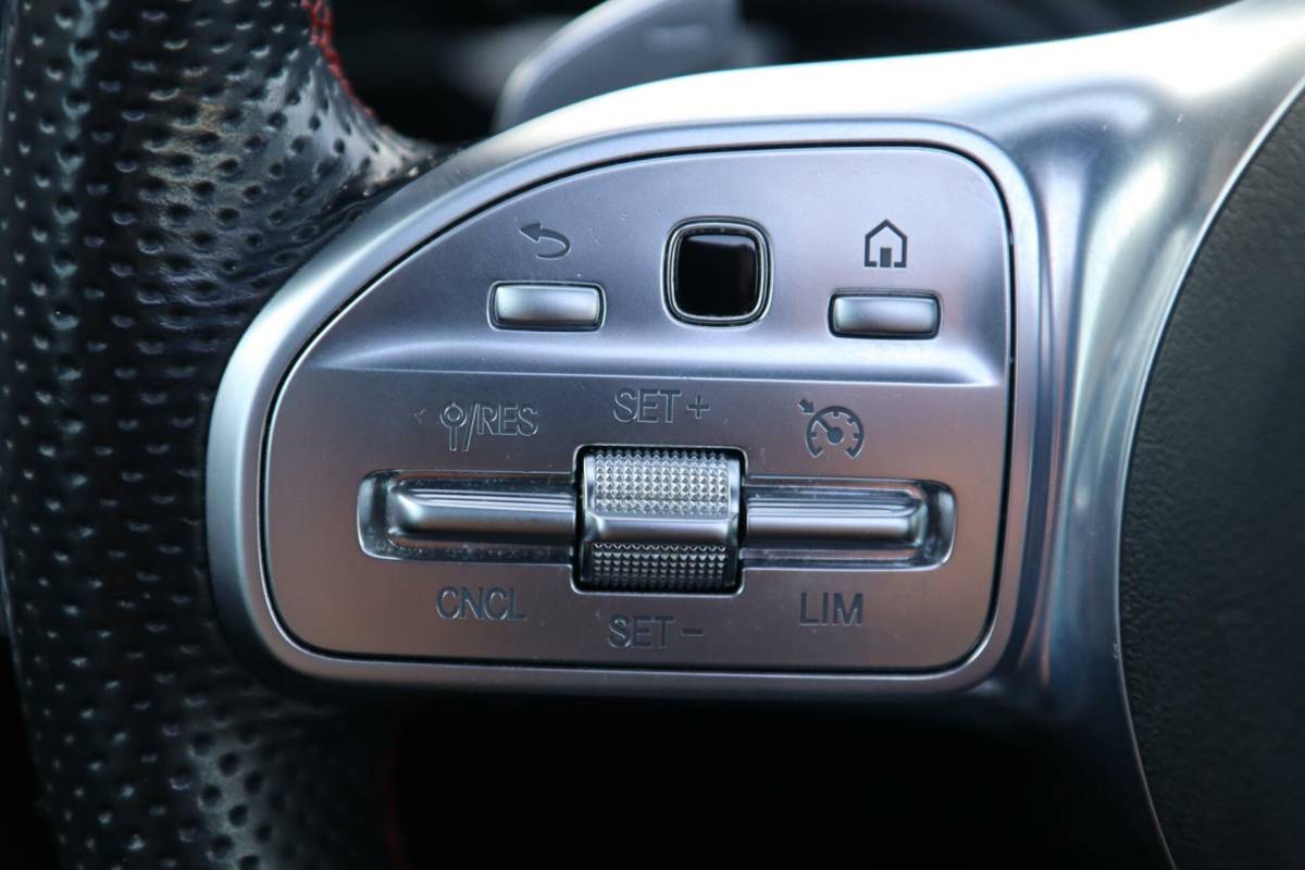 Mercedes-Benz A-Klasse Mercedes A-klasse 250 e 218PK AMG Limited A. Cruise|Carplay|Pano|Widescreen|E.trekhaak|Leder|Camera|Parelmoer wit|Sfeer verlichting|