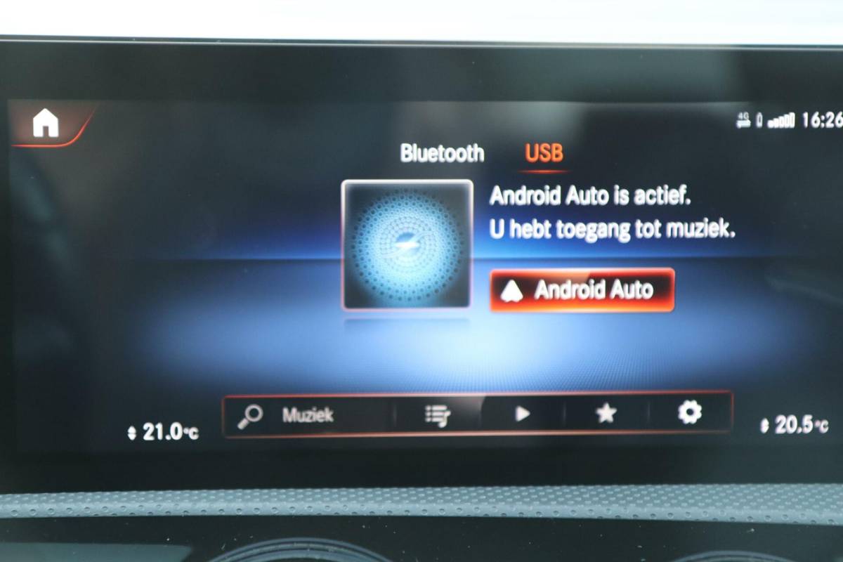 Mercedes-Benz A-Klasse Mercedes A-klasse 250 e 218PK AMG Limited A. Cruise|Carplay|Pano|Widescreen|E.trekhaak|Leder|Camera|Parelmoer wit|Sfeer verlichting|