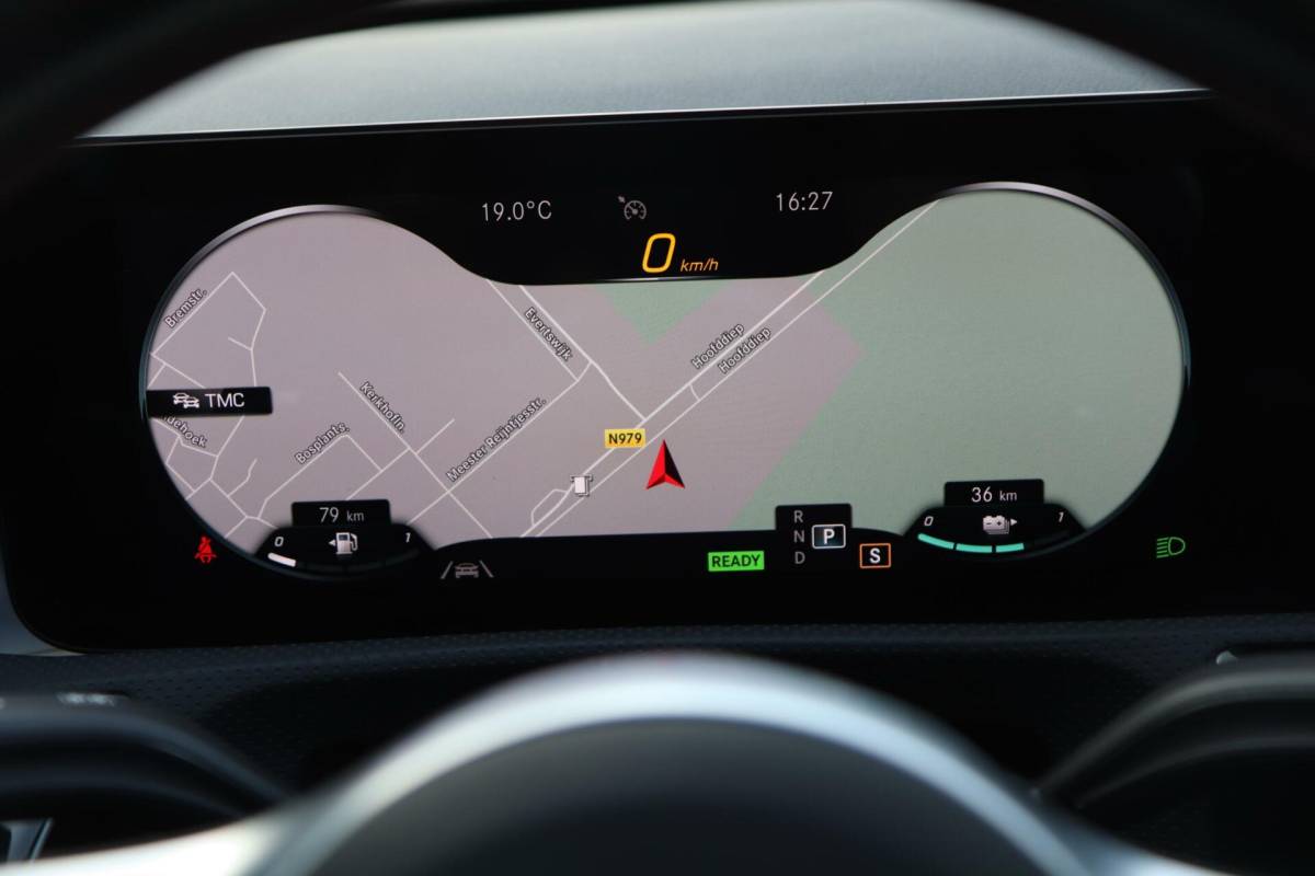 Mercedes-Benz A-Klasse Mercedes A-klasse 250 e 218PK AMG Limited A. Cruise|Carplay|Pano|Widescreen|E.trekhaak|Leder|Camera|Parelmoer wit|Sfeer verlichting|