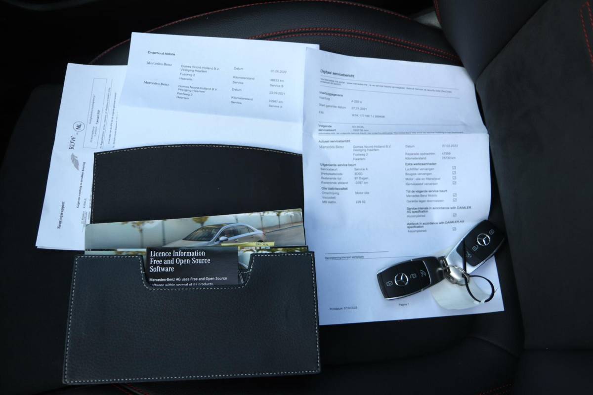 Mercedes-Benz A-Klasse Mercedes A-klasse 250 e 218PK AMG Limited A. Cruise|Carplay|Pano|Widescreen|E.trekhaak|Leder|Camera|Parelmoer wit|Sfeer verlichting|