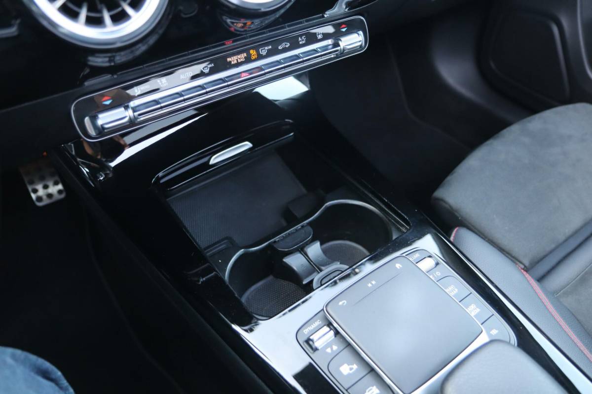 Mercedes-Benz A-Klasse Mercedes A-klasse 250 e 218PK AMG Limited A. Cruise|Carplay|Pano|Widescreen|E.trekhaak|Leder|Camera|Parelmoer wit|Sfeer verlichting|