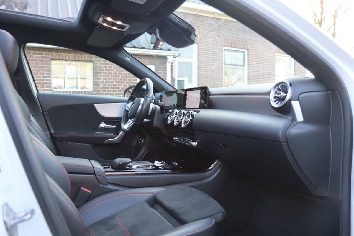 Mercedes-Benz A-Klasse Mercedes A-klasse 250 e 218PK AMG Limited A. Cruise|Carplay|Pano|Widescreen|E.trekhaak|Leder|Camera|Parelmoer wit|Sfeer verlichting|