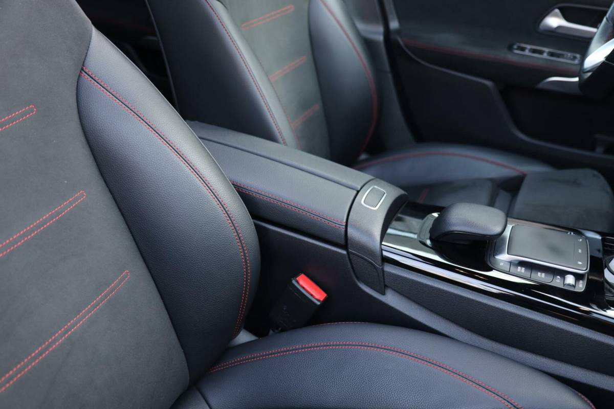 Mercedes-Benz A-Klasse Mercedes A-klasse 250 e 218PK AMG Limited A. Cruise|Carplay|Pano|Widescreen|E.trekhaak|Leder|Camera|Parelmoer wit|Sfeer verlichting|