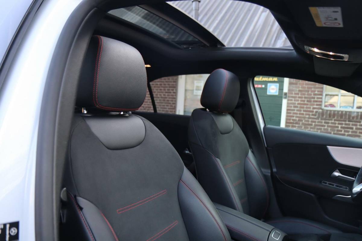Mercedes-Benz A-Klasse Mercedes A-klasse 250 e 218PK AMG Limited A. Cruise|Carplay|Pano|Widescreen|E.trekhaak|Leder|Camera|Parelmoer wit|Sfeer verlichting|
