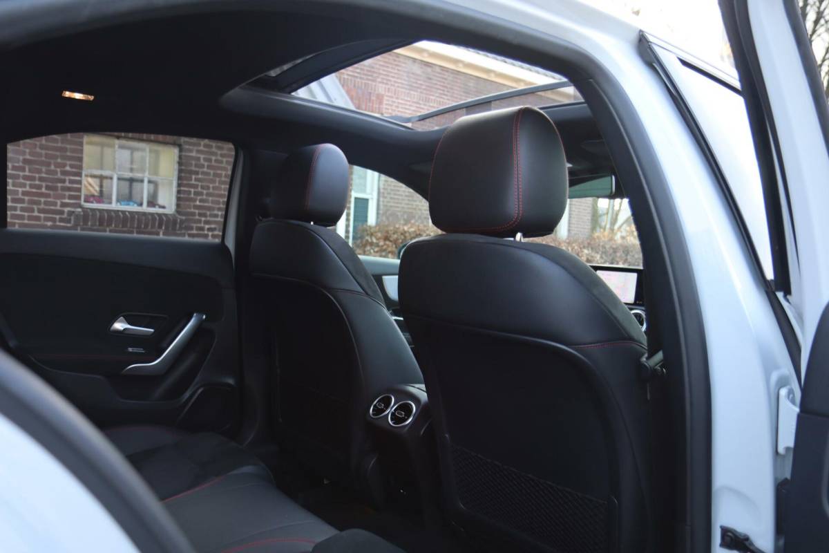 Mercedes-Benz A-Klasse Mercedes A-klasse 250 e 218PK AMG Limited A. Cruise|Carplay|Pano|Widescreen|E.trekhaak|Leder|Camera|Parelmoer wit|Sfeer verlichting|