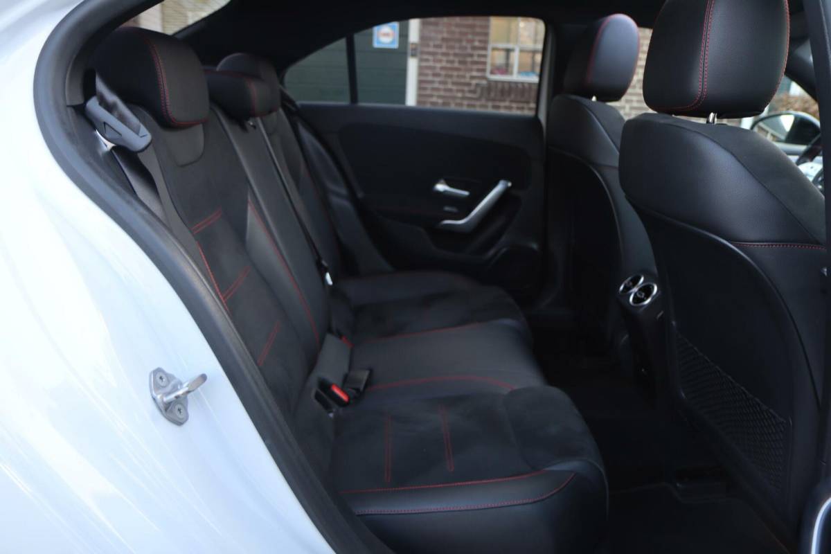 Mercedes-Benz A-Klasse Mercedes A-klasse 250 e 218PK AMG Limited A. Cruise|Carplay|Pano|Widescreen|E.trekhaak|Leder|Camera|Parelmoer wit|Sfeer verlichting|