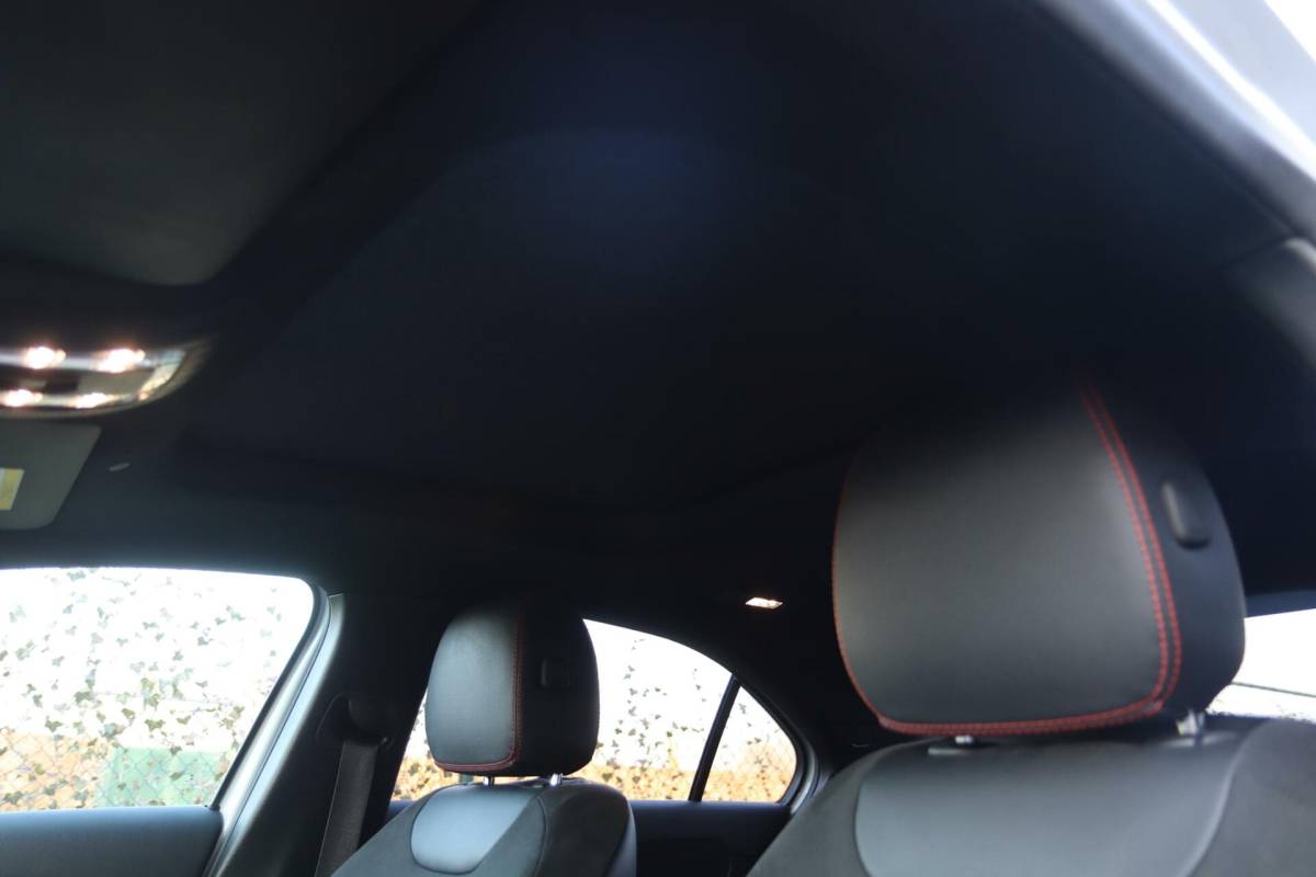 Mercedes-Benz A-Klasse Mercedes A-klasse 250 e 218PK AMG Limited A. Cruise|Carplay|Pano|Widescreen|E.trekhaak|Leder|Camera|Parelmoer wit|Sfeer verlichting|
