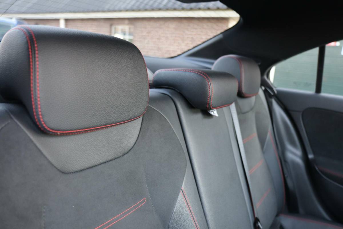 Mercedes-Benz A-Klasse Mercedes A-klasse 250 e 218PK AMG Limited A. Cruise|Carplay|Pano|Widescreen|E.trekhaak|Leder|Camera|Parelmoer wit|Sfeer verlichting|