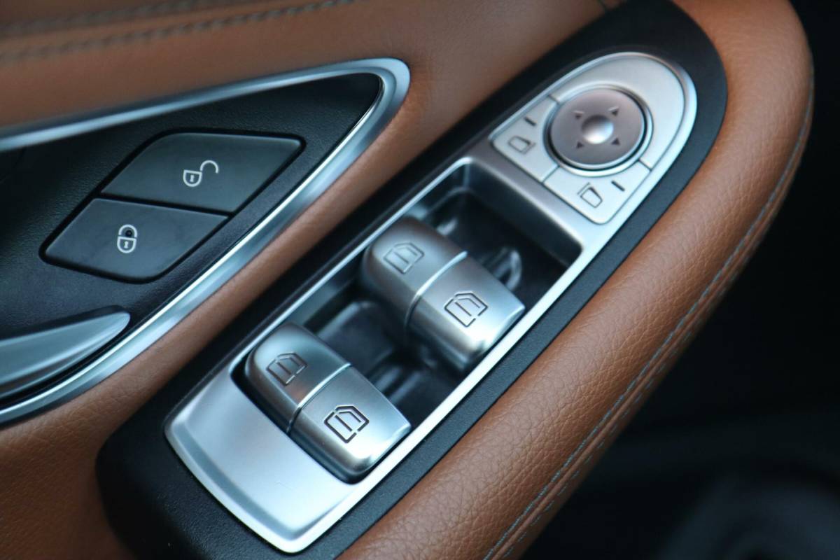 Mercedes-Benz C-Klasse Mercedes C-klasse Cabrio 200 184PK Aut. AMG Premium Airscarf|Nav|Sportzetels|Nekverw.|Stoelverw, koeling|Leder|Pdc|Lmv||Dealer onderhouden|1e eigenaar|23DKM!|