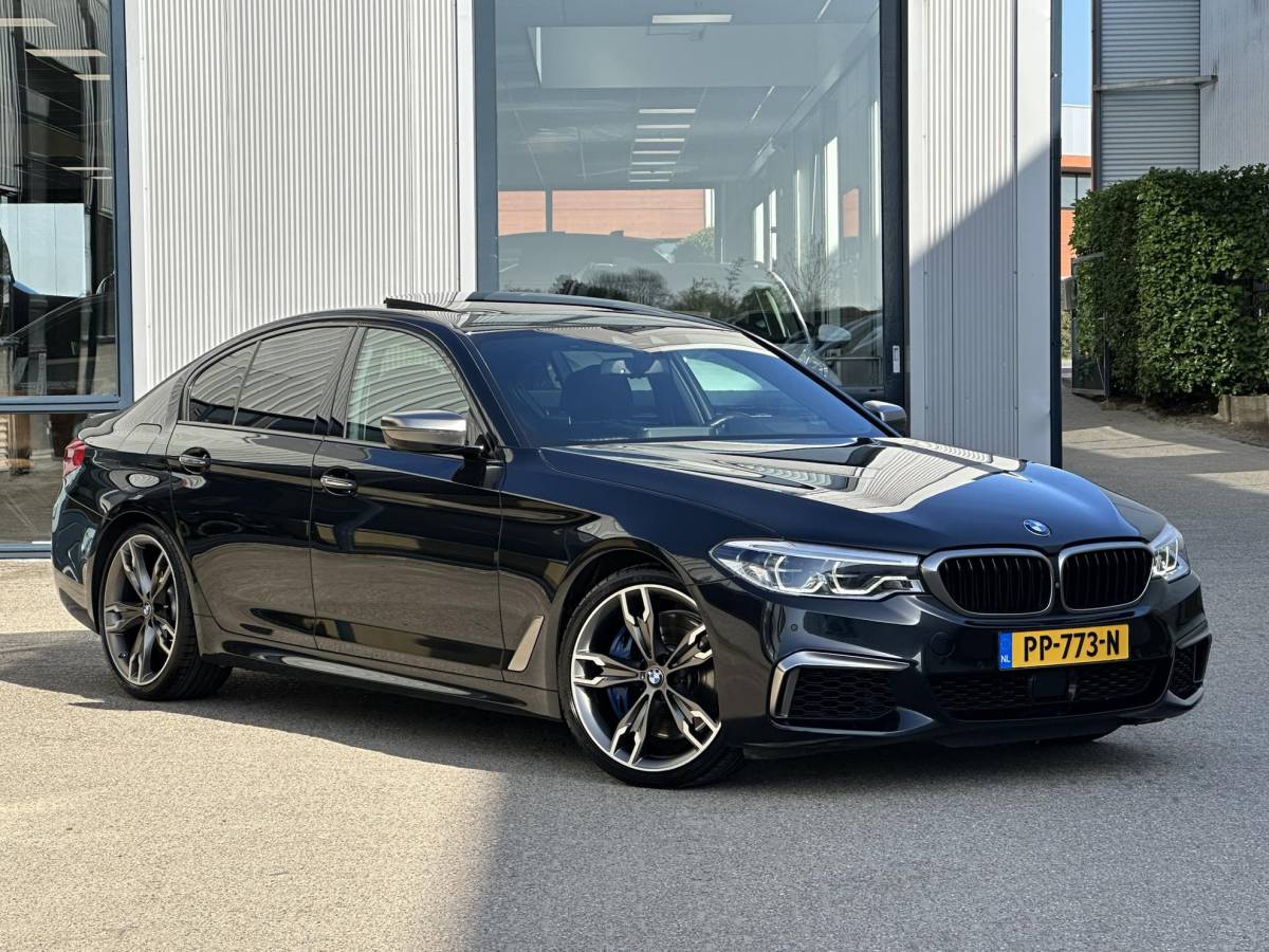 BMW 5 Serie BMW 5-serie M550i xDrive High Executive | NL-Auto/HUD/H&K/Softclose/Pano-dak/Keyless