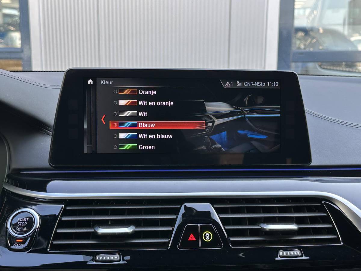 BMW 5 Serie BMW 5-serie M550i xDrive High Executive | NL-Auto/HUD/H&K/Softclose/Pano-dak/Keyless
