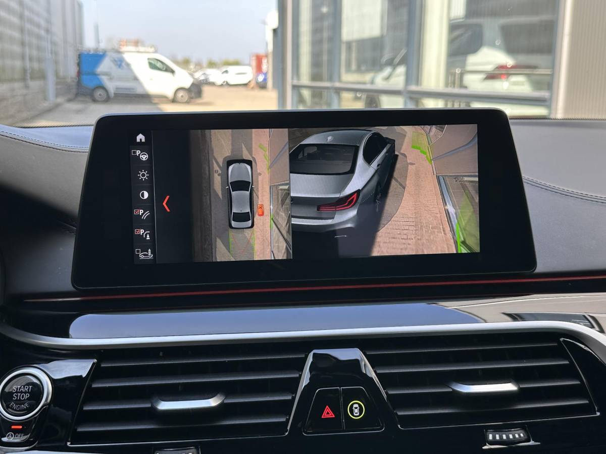 BMW 5 Serie BMW 5-serie M550i xDrive High Executive | NL-Auto/HUD/H&K/Softclose/Pano-dak/Keyless