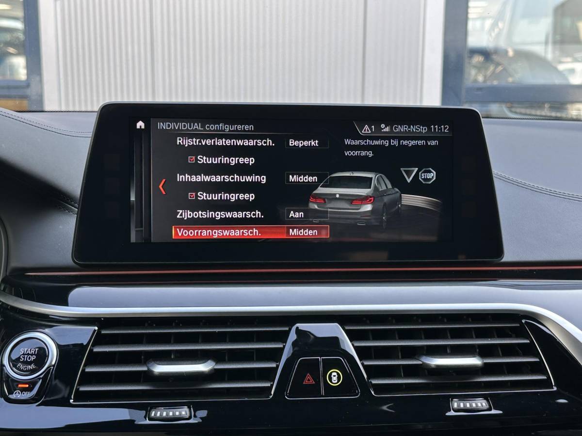 BMW 5 Serie BMW 5-serie M550i xDrive High Executive | NL-Auto/HUD/H&K/Softclose/Pano-dak/Keyless