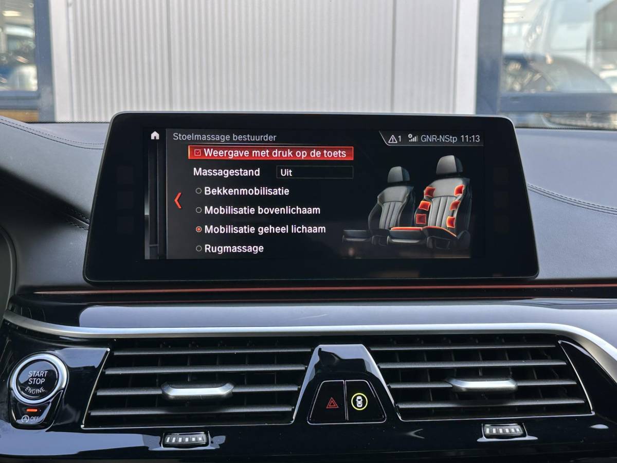BMW 5 Serie BMW 5-serie M550i xDrive High Executive | NL-Auto/HUD/H&K/Softclose/Pano-dak/Keyless