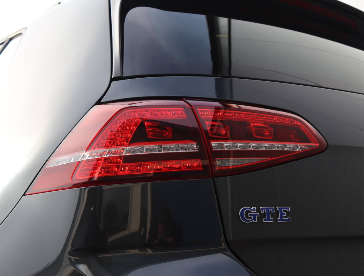 Volkswagen Golf Volkswagen Golf 1.4 TSI GTE | Panoramadak | Side Assist | ACC | Leder | Org. NL