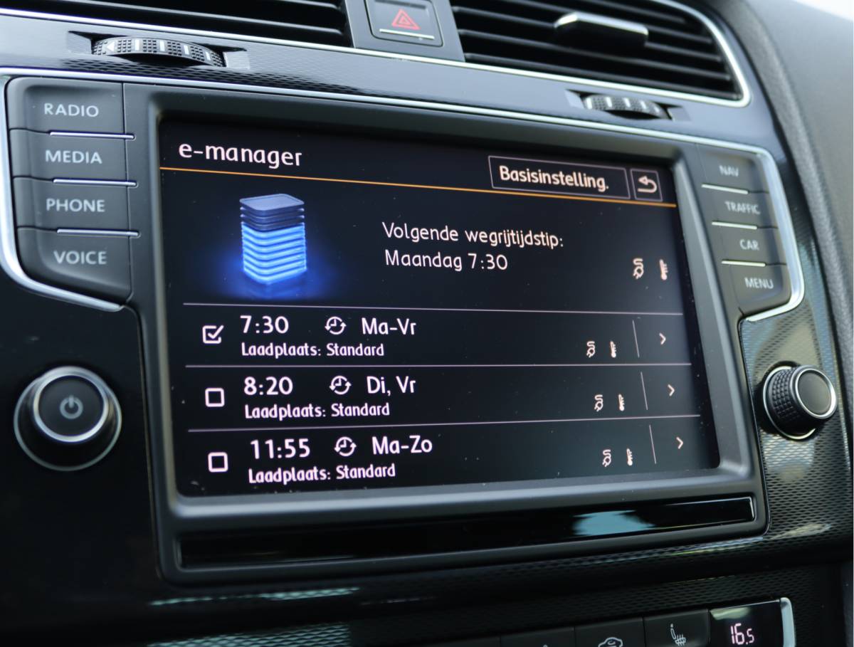 Volkswagen Golf Volkswagen Golf 1.4 TSI GTE | Panoramadak | Side Assist | ACC | Leder | Org. NL