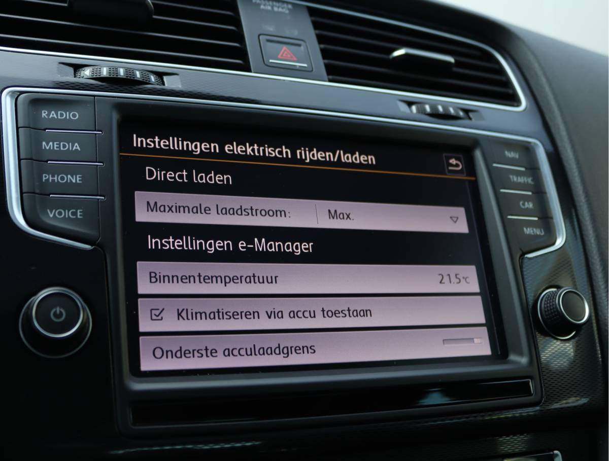 Volkswagen Golf Volkswagen Golf 1.4 TSI GTE | Panoramadak | Side Assist | ACC | Leder | Org. NL