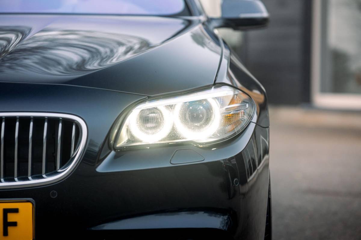 BMW 5 Serie BMW 5-serie Touring 535xd LCI High Executive I Hud I M-sport I Carbonschwarz I Pano I stoelkoeling I
