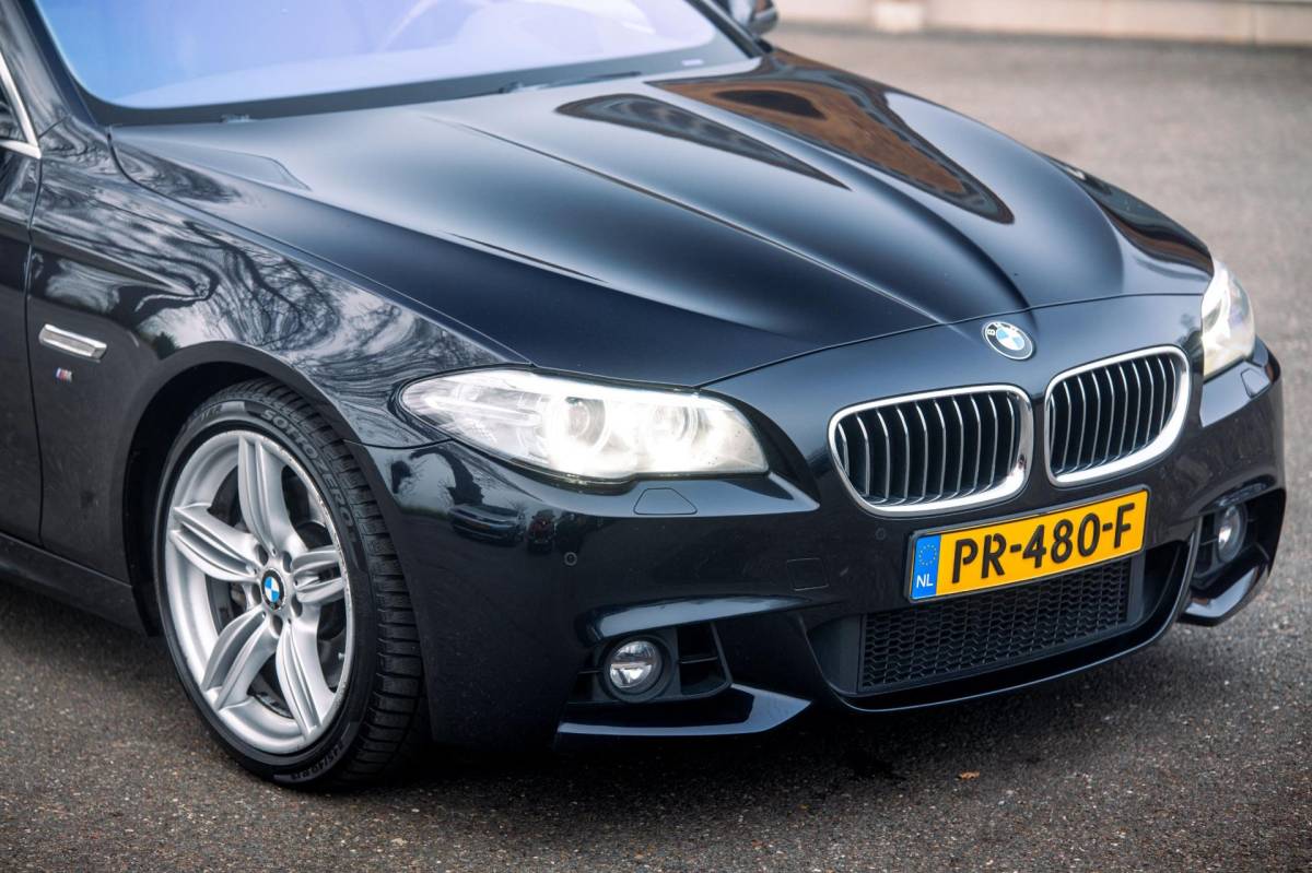 BMW 5 Serie BMW 5-serie Touring 535xd LCI High Executive I Hud I M-sport I Carbonschwarz I Pano I stoelkoeling I