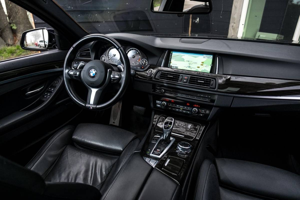 BMW 5 Serie BMW 5-serie Touring 535xd LCI High Executive I Hud I M-sport I Carbonschwarz I Pano I stoelkoeling I