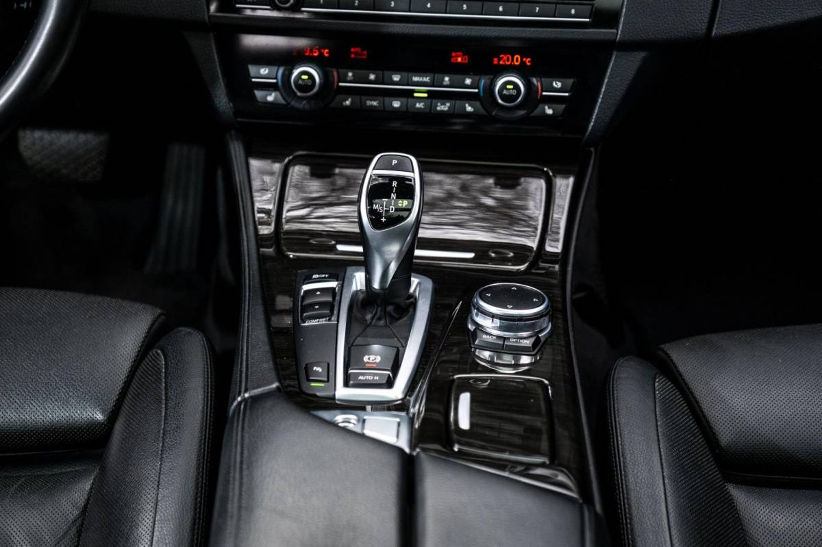 BMW 5 Serie BMW 5-serie Touring 535xd LCI High Executive I Hud I M-sport I Carbonschwarz I Pano I stoelkoeling I