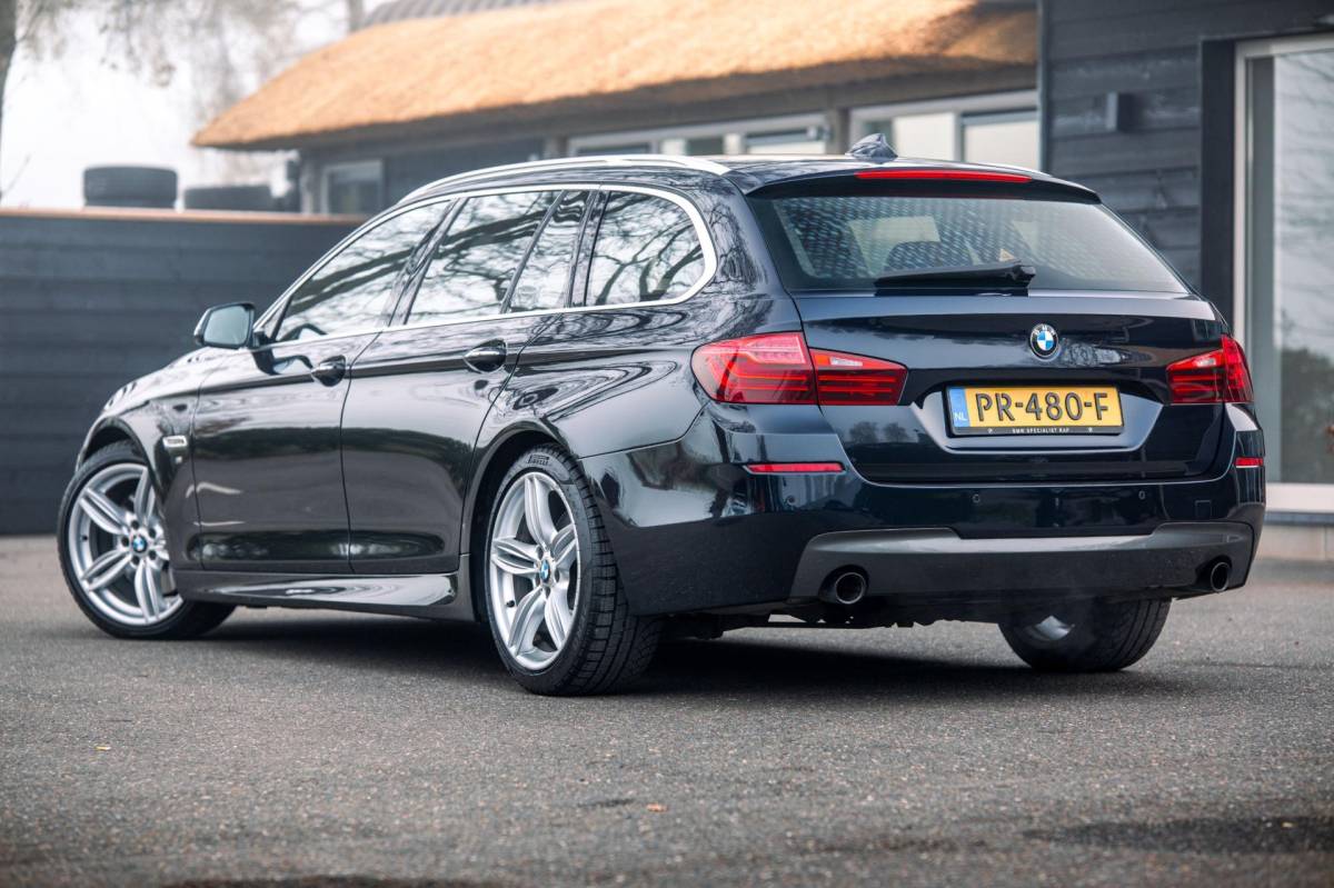 BMW 5 Serie BMW 5-serie Touring 535xd LCI High Executive I Hud I M-sport I Carbonschwarz I Pano I stoelkoeling I
